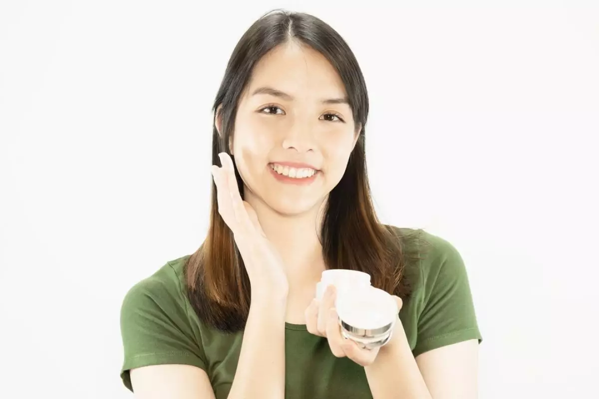 9 Rekomendasi skincare untuk usia 28 tahun untuk semua jenis kulit, harga di bawah Rp 150 ribu