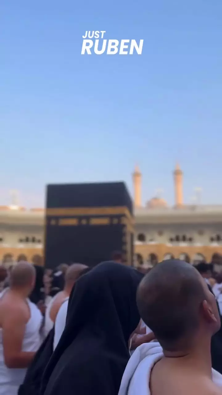 Ruben Onsu umrah kedua kali bareng Mama Ifah © 2025 Instagram