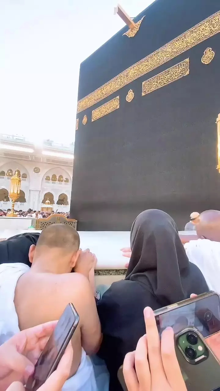 Ruben Onsu umrah kedua kali bareng Mama Ifah © 2025 Instagram