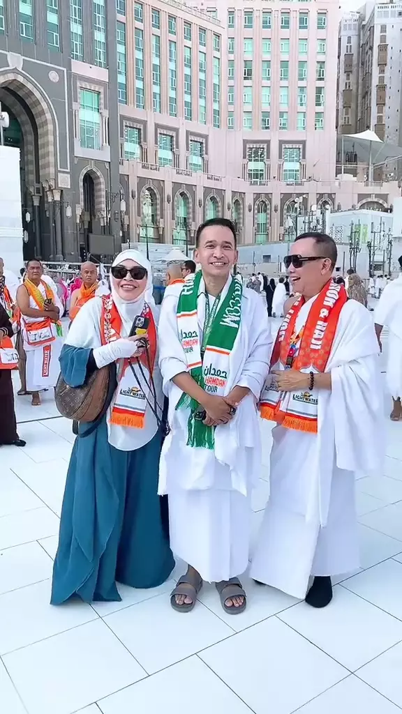 Ruben Onsu umrah kedua kali bareng Mama Ifah © 2025 Instagram