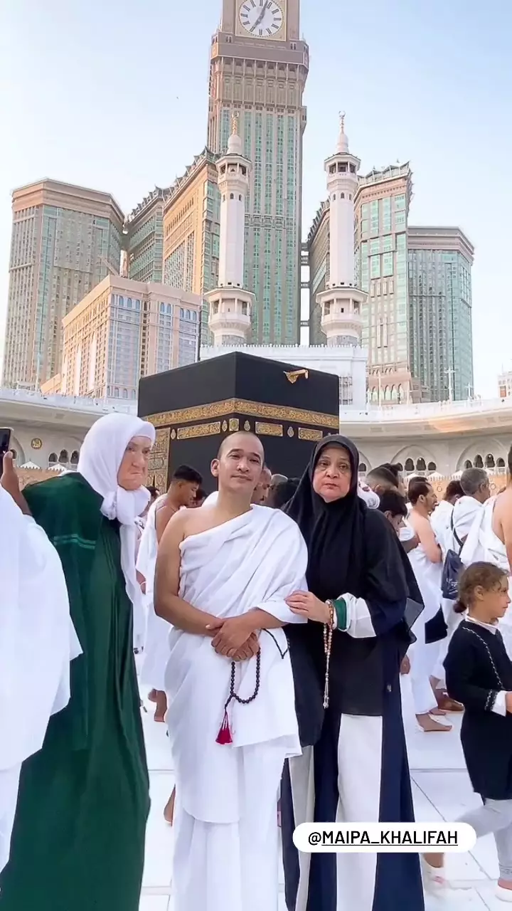 Ruben Onsu umrah kedua kali bareng Mama Ifah © 2025 Instagram