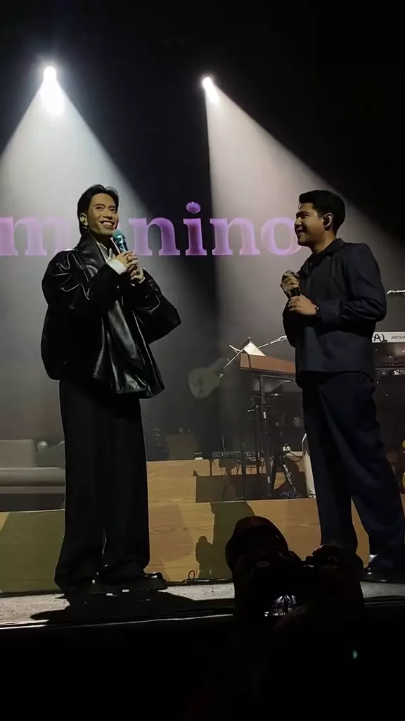 Vidi Aldiano tampil di konser Laleilmanino © 2025 brilio.net Vidi Aldiano tampil di konser Laleilmanino © 2025 brilio.net