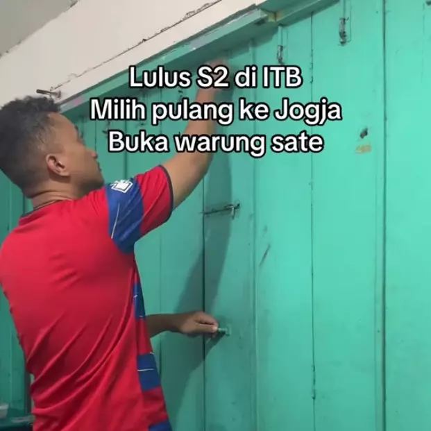 Curhatan lulusan S-2 di ITB pilih pulang kampung jualan sate, balas nyinyiran dengan usaha