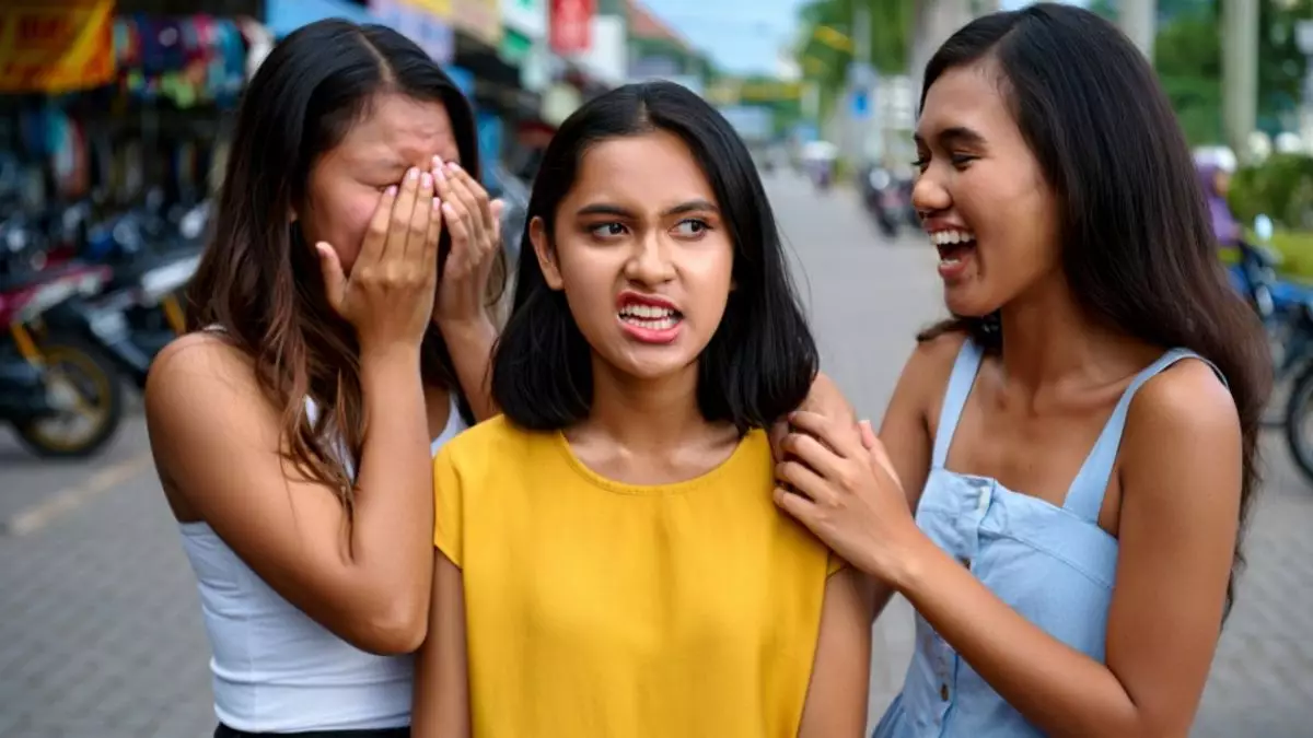 50 Pantun satir soal kehidupan, sindiran cerdas yang lucu tapi pedas