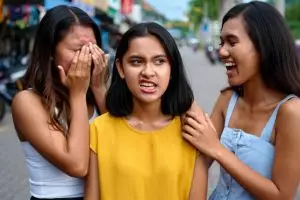 50 Pantun satir soal kehidupan, sindiran cerdas yang lucu tapi pedas