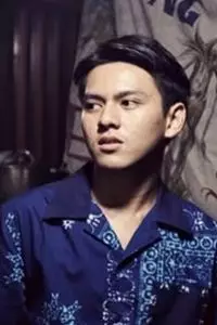 Rey Bong tunjukkan sisi manis bareng ibunda tercinta, bukti hubungan hangat di balik kesuksesan kariernya.