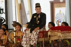 Mengenang sosok Paku Buwono XIII, raja Keraton Surakarta yang menjaga tradisi di era modern