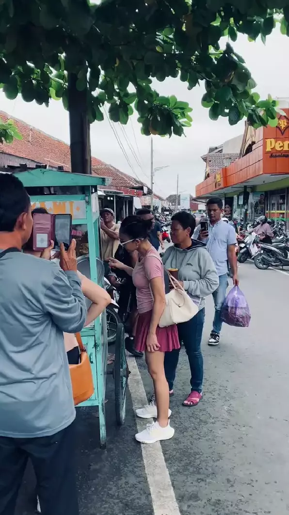 Yuni Shara ke pasar Kotagede Yogyakarta © Instagram