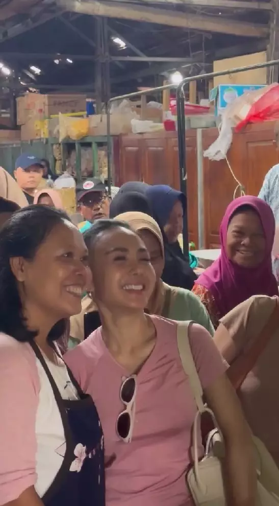 Yuni Shara ke pasar Kotagede Yogyakarta © Instagram