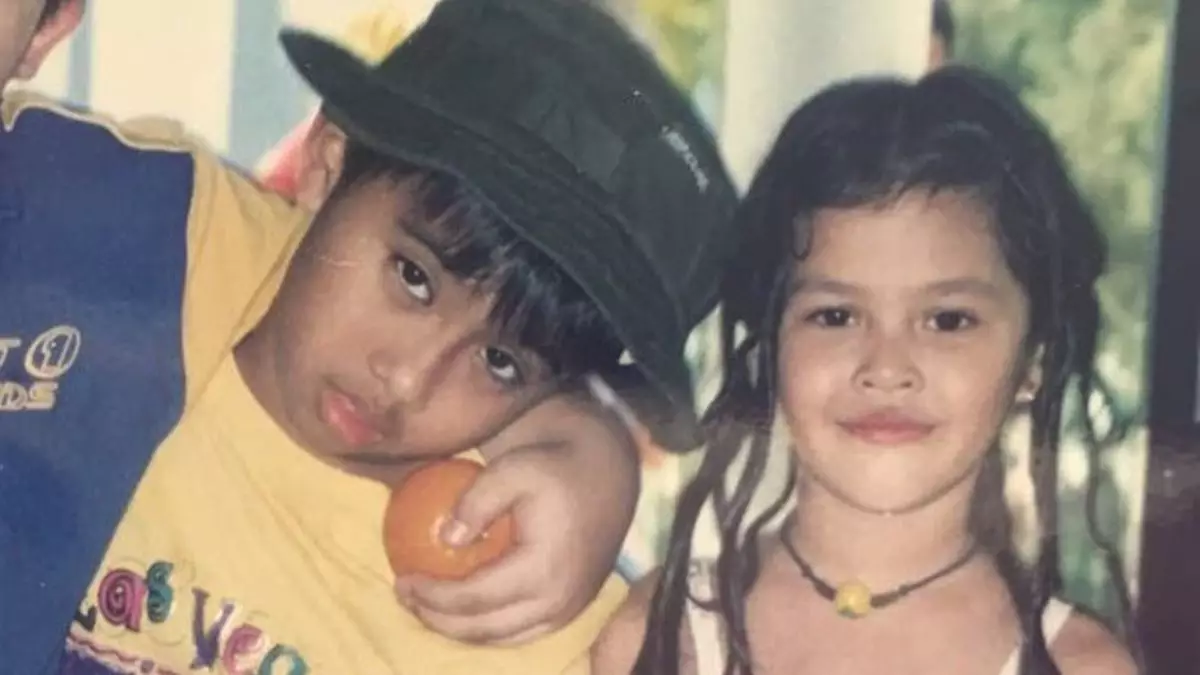 Gadis kecil berambut curly foto bareng Joshua ini gedenya jadi pesinetron top, besarnya mirip Raisa