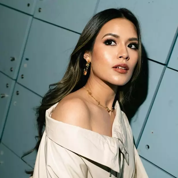 Kini makin percaya diri dengan makeup cetar, ini 11 potret Raisa Andriana saat tampil bare face