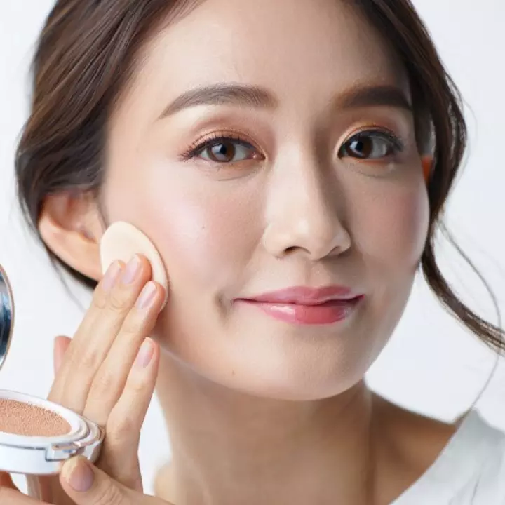 5 Rekomendasi produk cushion anticrack untuk usia 40 tahunan, wajah lembap dan garis halus tersamarkan