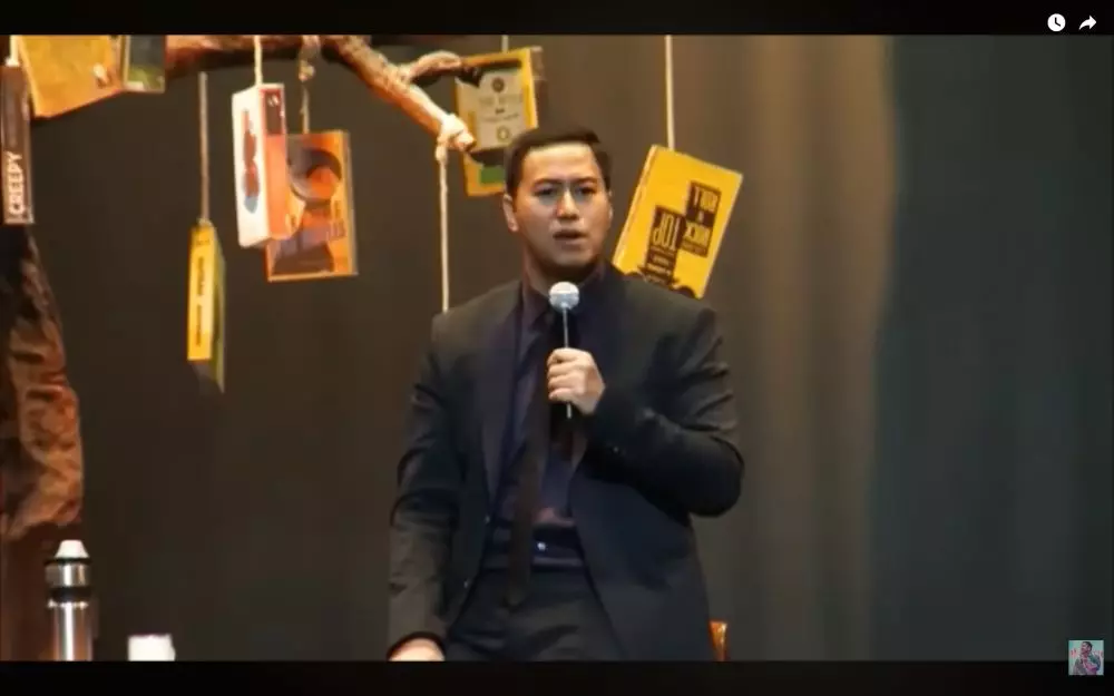 Kronologi Pandji Pragiwaksono dikecam singgung adat Toraja © 2025 brilio.net Kronologi Pandji Pragiwaksono dikecam singgung adat Toraja © 2025 brilio.net