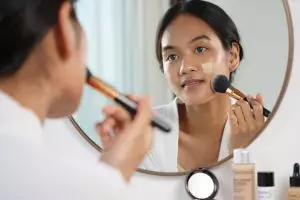Rekomendasi makeup untuk hasil glass skin ala Korea, glowing tanpa berminyak