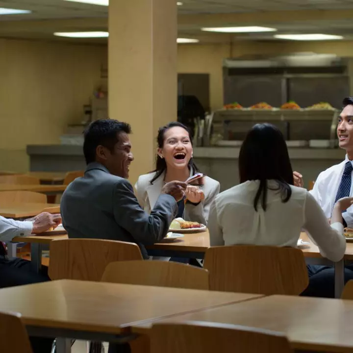 100 Kata-kata bijak lucu ala karyawan kantoran yang bikin ngakak tapi bermakna