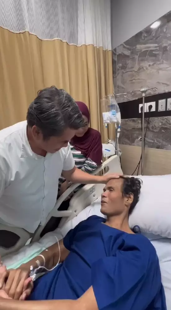 Rieta Amilia ajak Sandy Nayoan jenguk Fahmi Bo © Instagram Rieta Amilia ajak Sandy Nayoan jenguk Fahmi Bo © Instagram