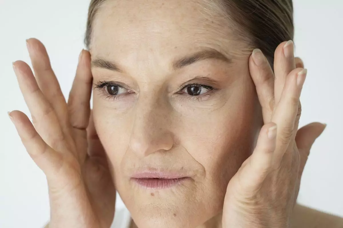 9 Skincare malam hari ampuh mengatasi kerutan, wajah makin awet muda harga di bawah Rp 150 ribu