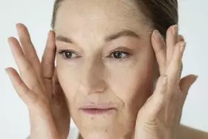 9 Skincare malam hari ampuh mengatasi kerutan, wajah makin awet muda harga di bawah Rp 150 ribu