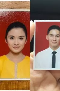 Uniknya, di antaranya ada juga yang melakukan foto bareng dengan duduk bersebelahan