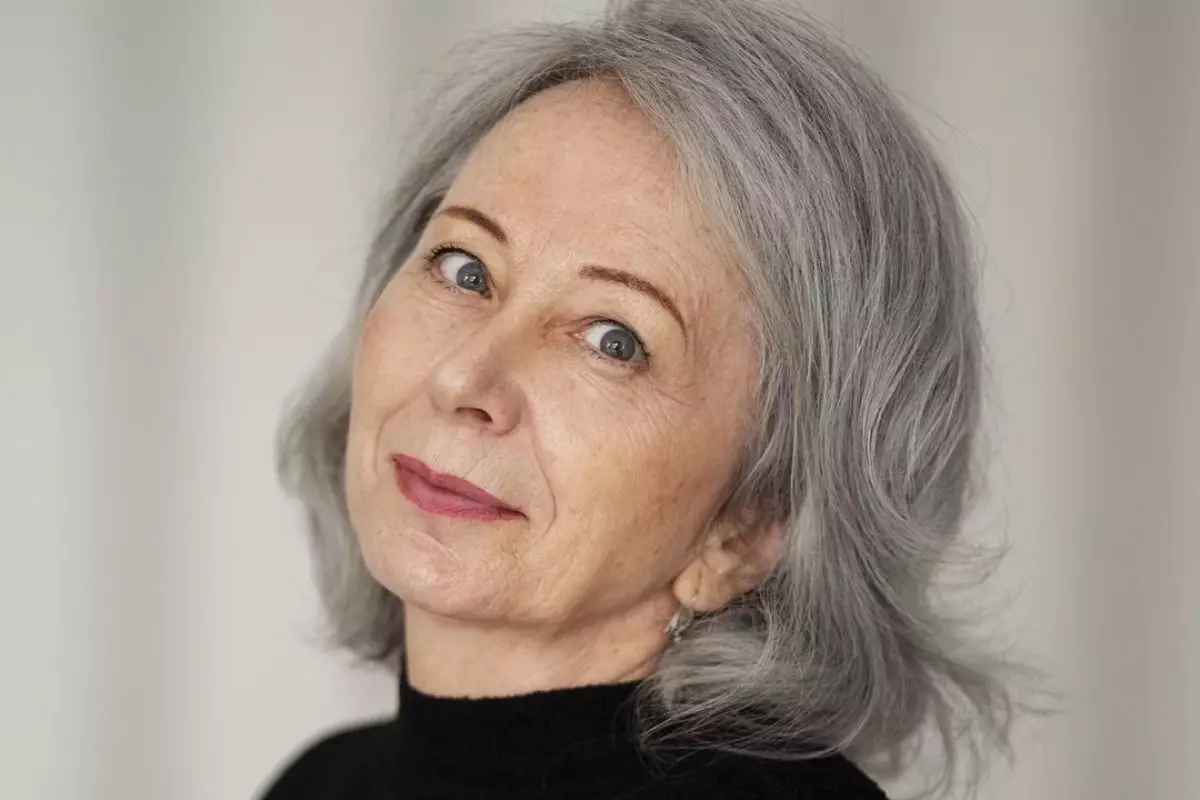 Rambut jadi hitam lagi bak disemir, begini cara menyamarkan uban pakai 1 jenis umbi-umbian