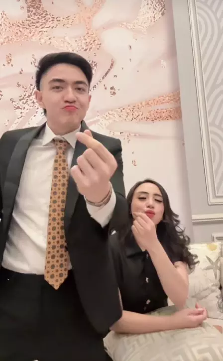 potret Salmafina Sunan bareng anak pendeta © berbagai sumber potret Salmafina Sunan bareng anak pendeta © berbagai sumber