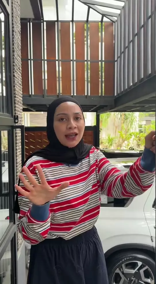 Ira Nandha kado mobil untuk anak © TikTok Ira Nandha kado mobil untuk anak © TikTok