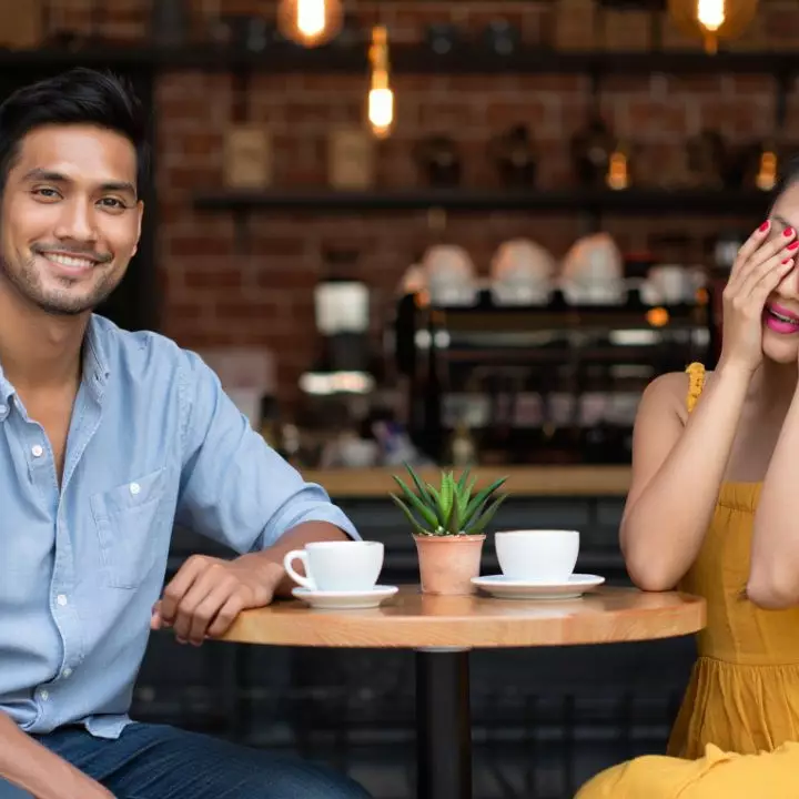 50 Tebak-tebakan cinta sederhana yang bisa jadi kode romantis, manis tapi kocak