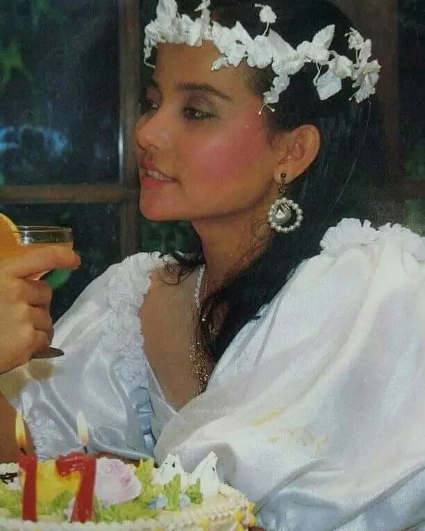 Gadis bareng Richie Ricardo ini artis lawas © berbagai sumber Gadis bareng Richie Ricardo ini artis lawas © berbagai sumber