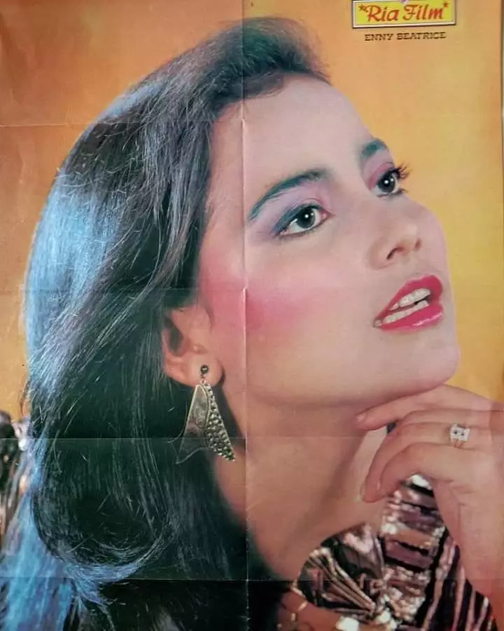 Gadis bareng Richie Ricardo ini artis lawas © berbagai sumber Gadis bareng Richie Ricardo ini artis lawas © berbagai sumber