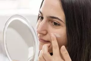 Cara praktis bikin kulit cerah dan halus, pori-pori kecil tanpa komedo cuma dengan 1 jenis tepung