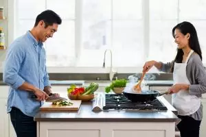 100 Kata-kata motivasi memasak bersama pasangan, makin manis dan mesra