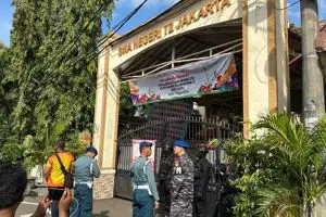 Pelaku ledakan SMAN 72 Jakarta, usia 17 tahun dan masih dioperasi