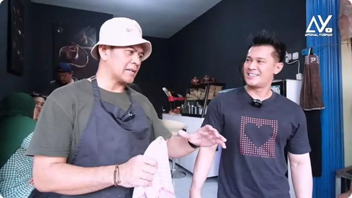 Dulu langganan serial kolosal kini jadi penjual tahu bakso, intip 6 potret warung milik Aris Kurniawan