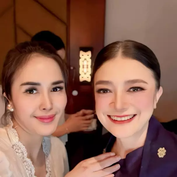 Kerap tampil natural pakai riasan tipis, ini 9 potret Ida Yulidina di-makeup aura modelnya memancar
