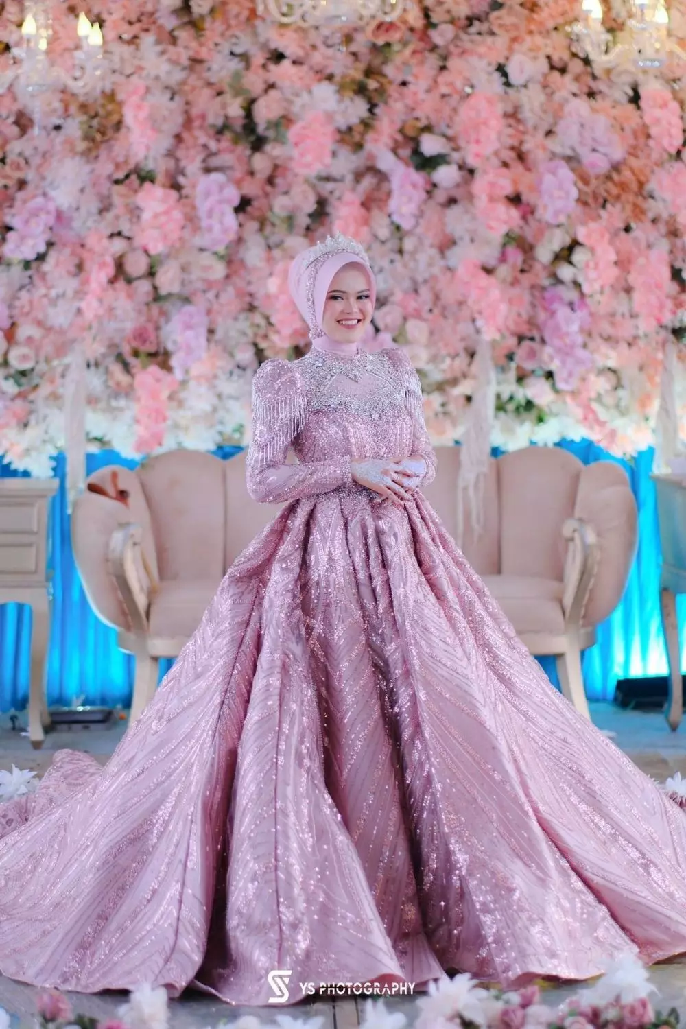 Viral kisah ayah jahit busana pengantin untuk anaknya © 2025 TikTok Viral kisah ayah jahit busana pengantin untuk anaknya © 2025 TikTok