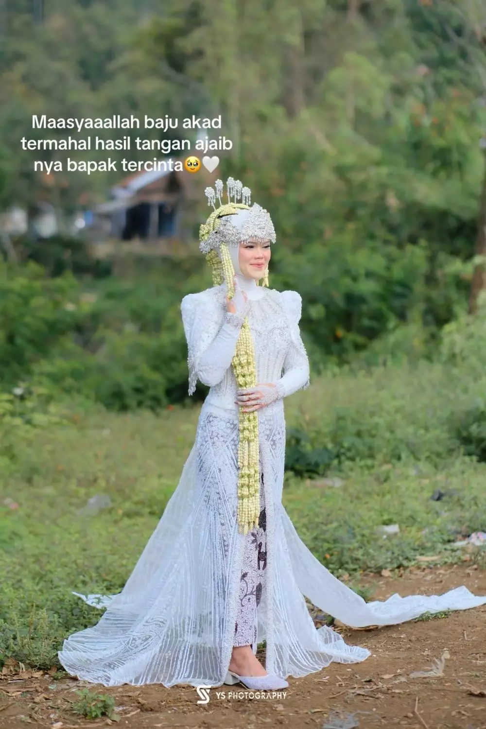 Viral kisah ayah jahit busana pengantin untuk anaknya © 2025 TikTok Viral kisah ayah jahit busana pengantin untuk anaknya © 2025 TikTok