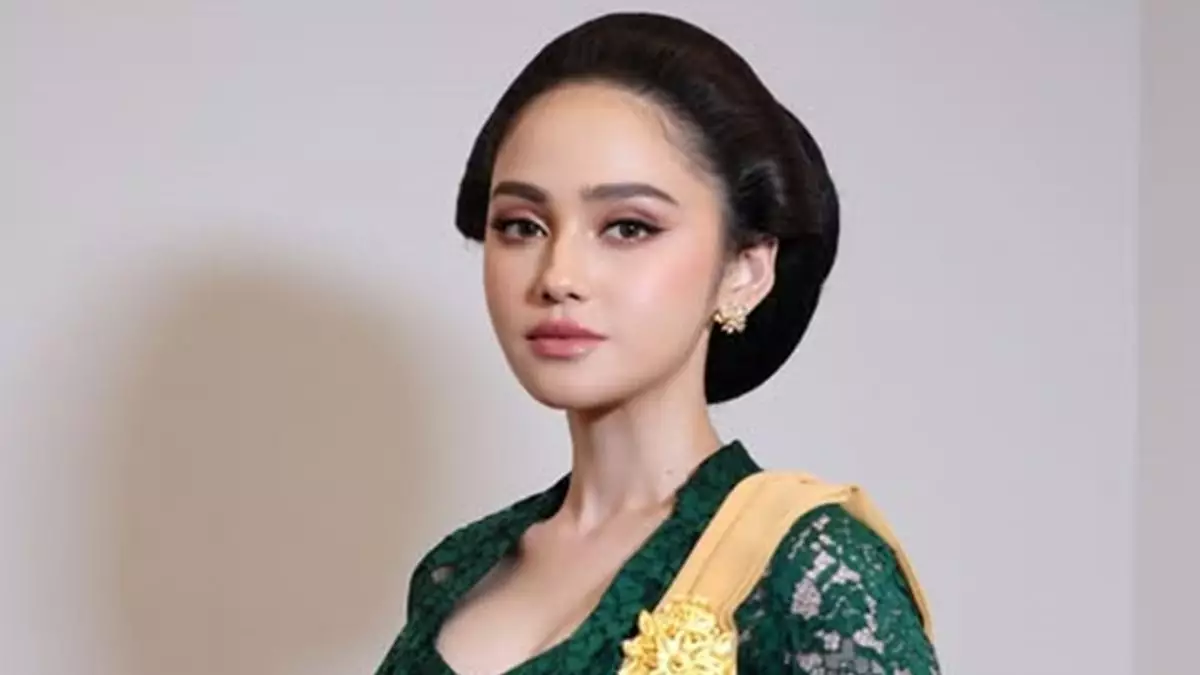 Aura gadis Jawanya terlalu kuat, ini 9 potret Syifa Hadju jadi bridesmaids Luna Shabrina, manglingi