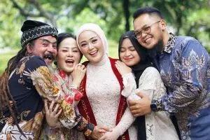 Full support buat anak, intip 9 potret kedekatan Limbad dan putra-putrinya yang bikin nggak fatherless