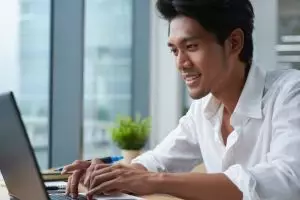 100 Kata-kata bijak ala Gen Z soal dunia kerja, bikin semangat dan lebih realistis