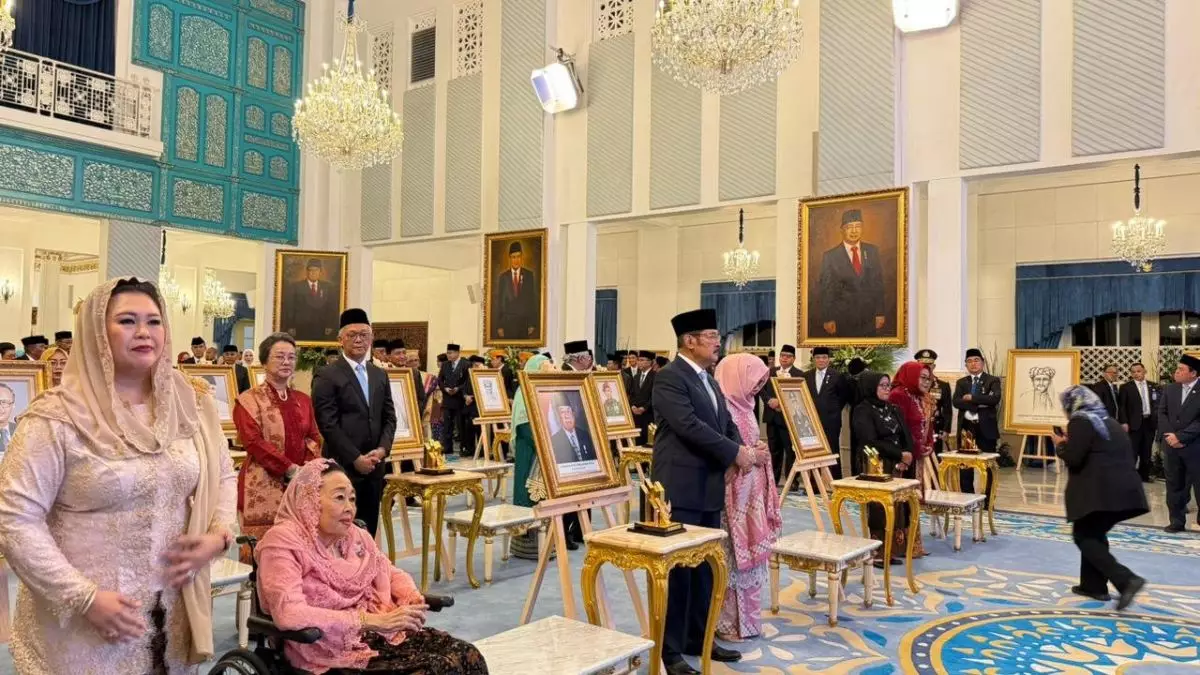 Daftar lengkap 10 tokoh yang ditetapkan Prabowo sebagai Pahlawan Nasional, termasuk Soeharto