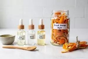 Bukan pakai skincare mahal, toner dari kulit buah ini bisa bikin kulit lembap dan cerah alami