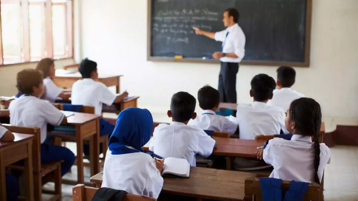 50 Contoh kalimat majas berdasarkan jenisnya, metafora, simile, personifikasi dan lainnya