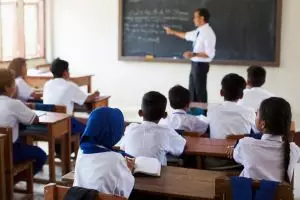 50 Contoh kalimat majas berdasarkan jenisnya, metafora, simile, personifikasi dan lainnya