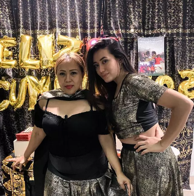 Amanda Gonzales bareng sang ibu © Instagram