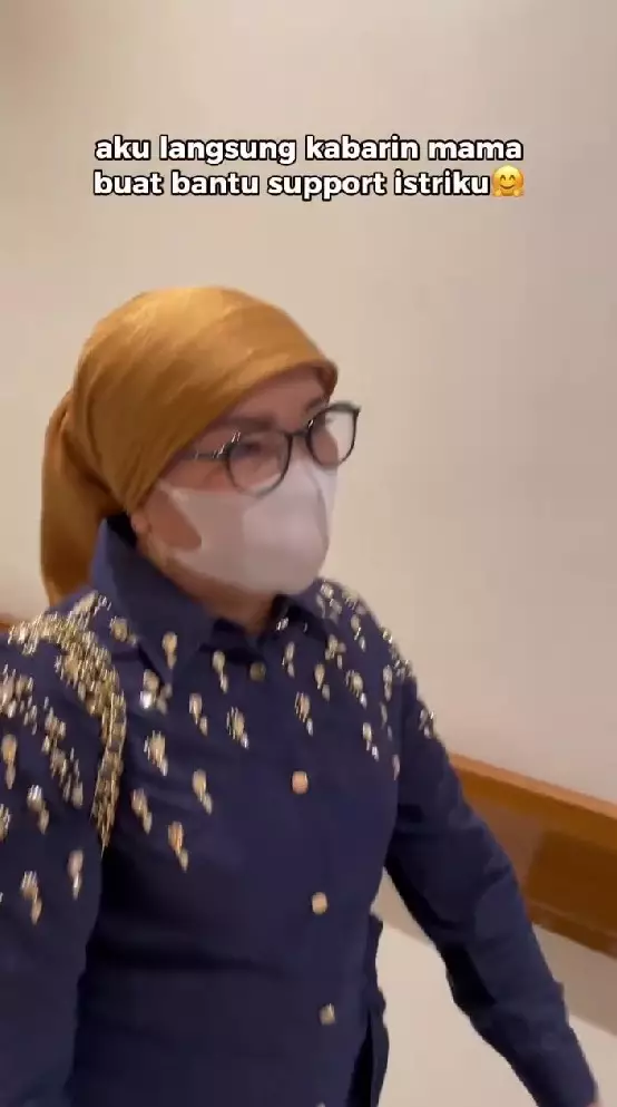 mama Fuji temani menantunya dirawat © Instagram mama Fuji temani menantunya dirawat © Instagram