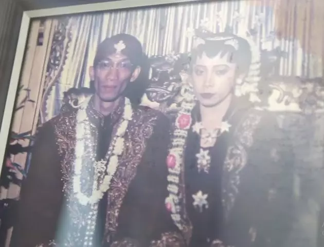 potret kisah cinta melly dan anto hoed © berbagai sumber