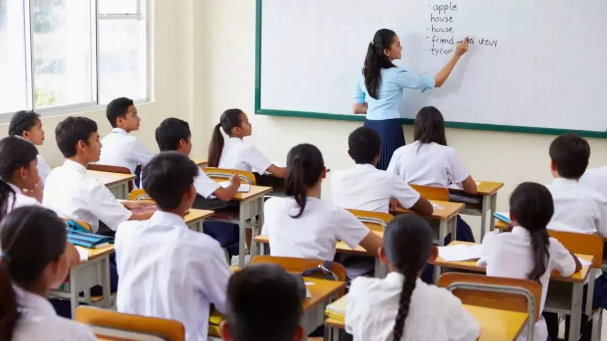 30 Contoh soal simple present dan past tense yang paling sering keluar di ujian