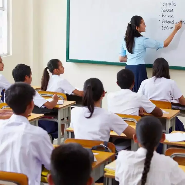 30 Contoh soal simple present dan past tense yang paling sering keluar di ujian