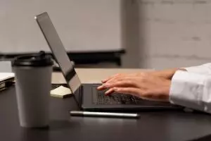 Kenapa Gen Z memilih quiet quitting? Ini hubungannya dengan work-life balance