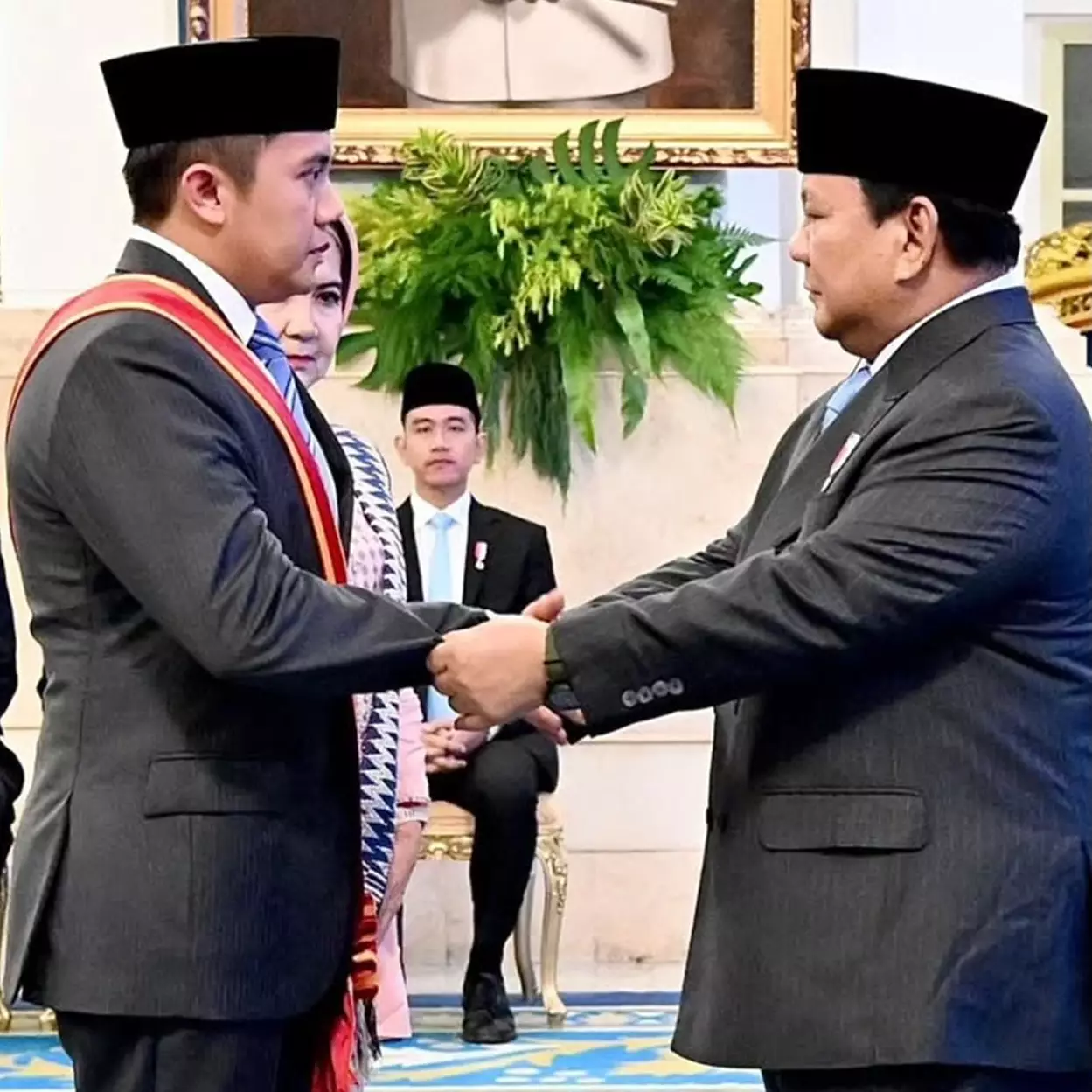 Survei: Seskab Teddy Indra ungguli Purbaya di daftar 10 menteri berkinerja terbaik